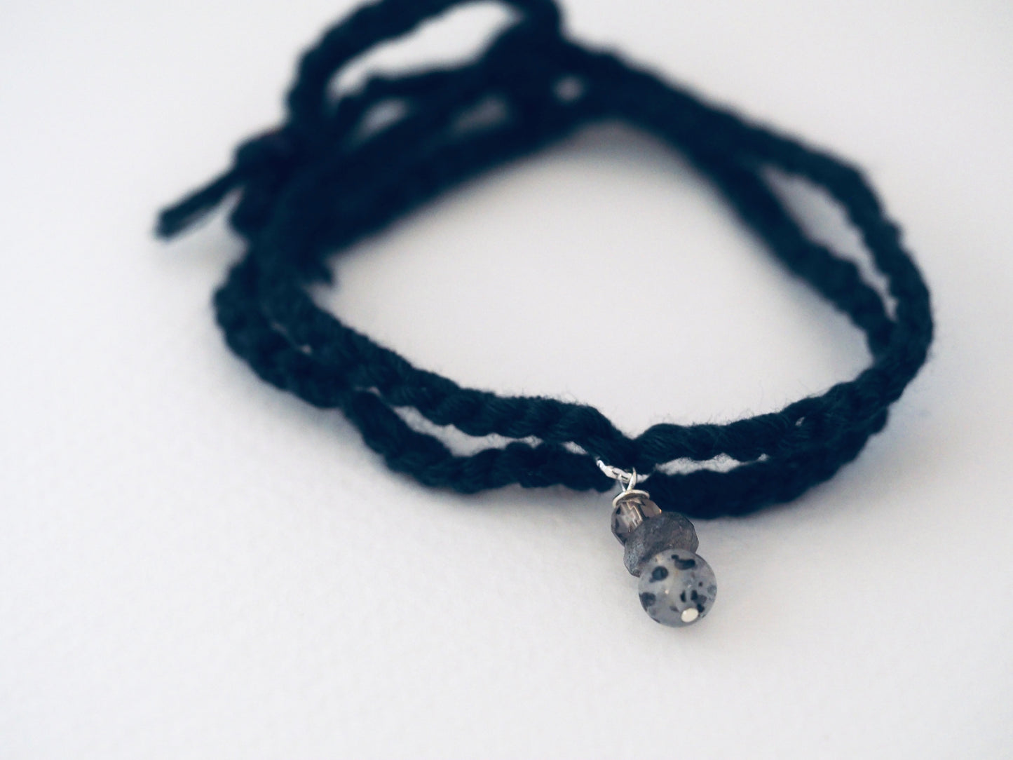 Bracelet porte bonheur a nouer GRAIN DE FOLIE - Magicae