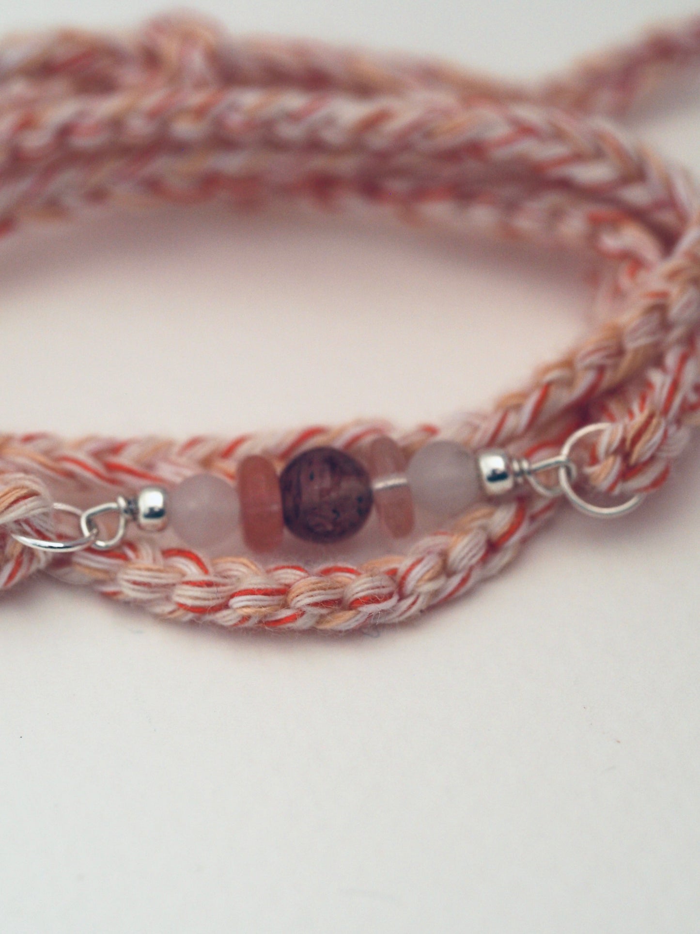 Bracelet porte bonheur a nouer 4 Tours BISOUS MAGIQUE