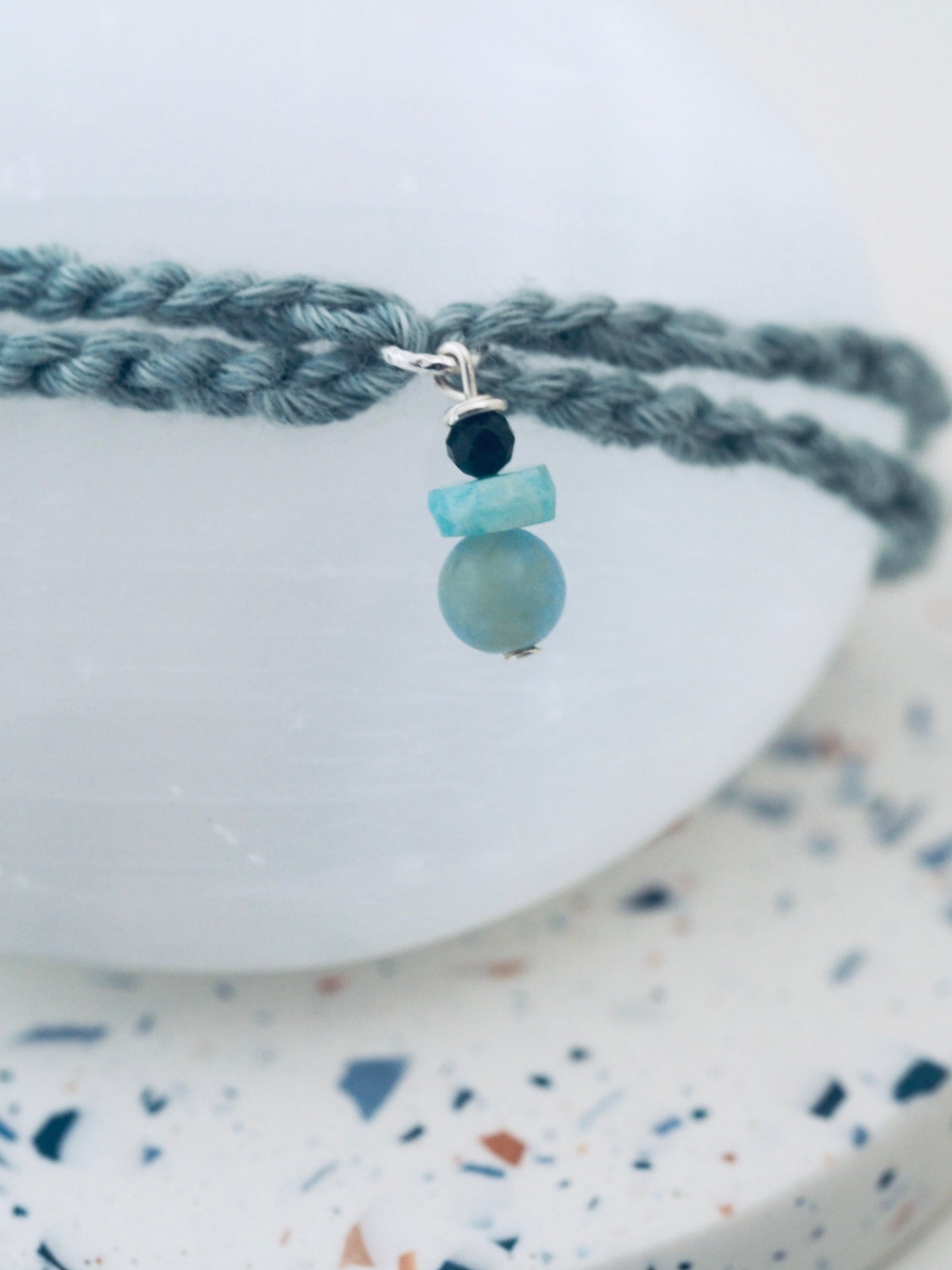 Bracelet porte bonheur a nouer APRÈS LA PLUIE - Magicae