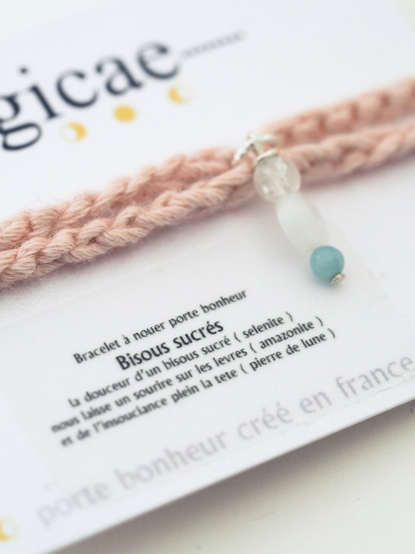 Bracelet porte bonheur a nouer BISOUS SUCRÉS - Magicae