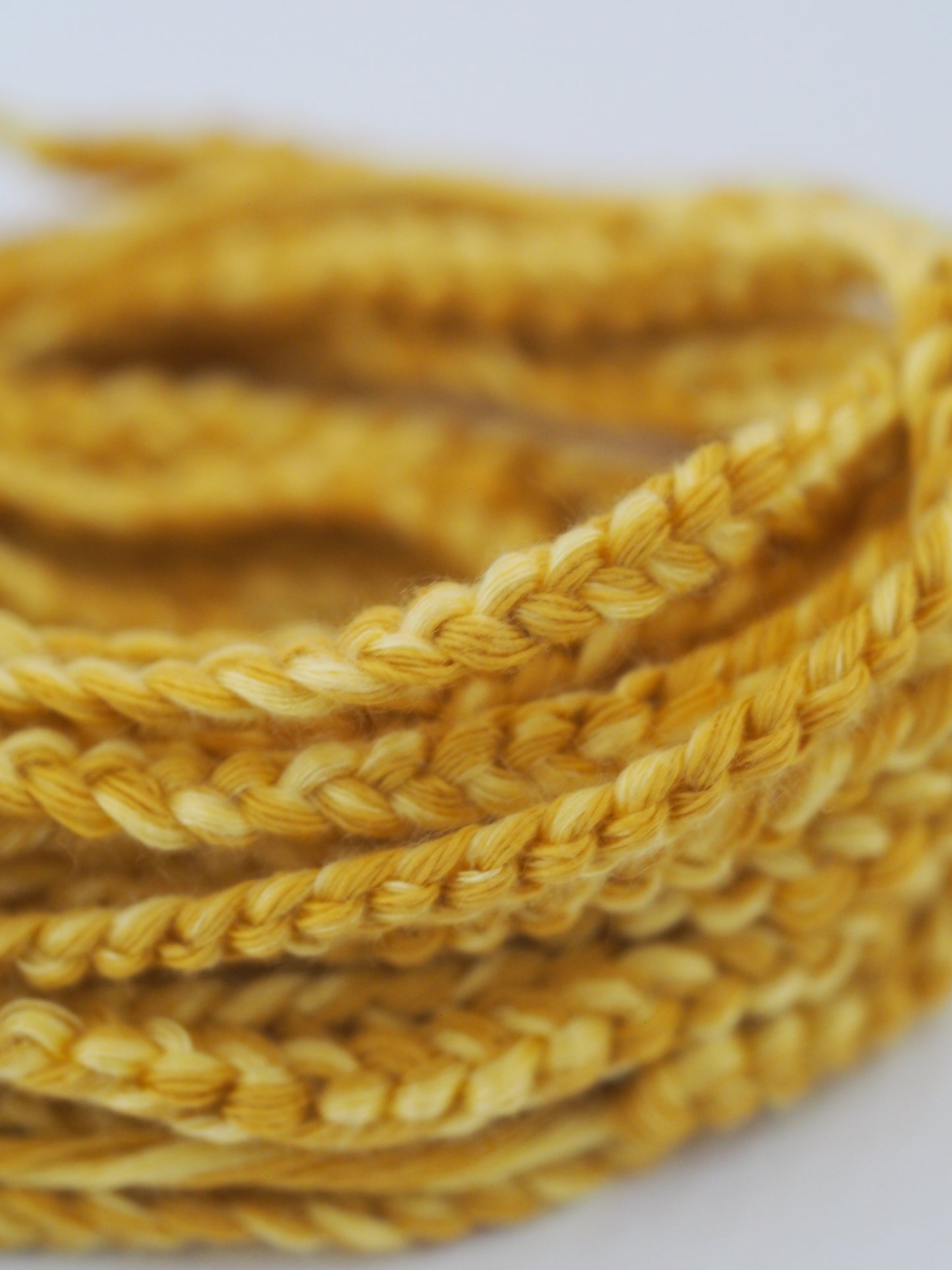 Bracelet porte bonheur a nouer Lazy day - Magicae