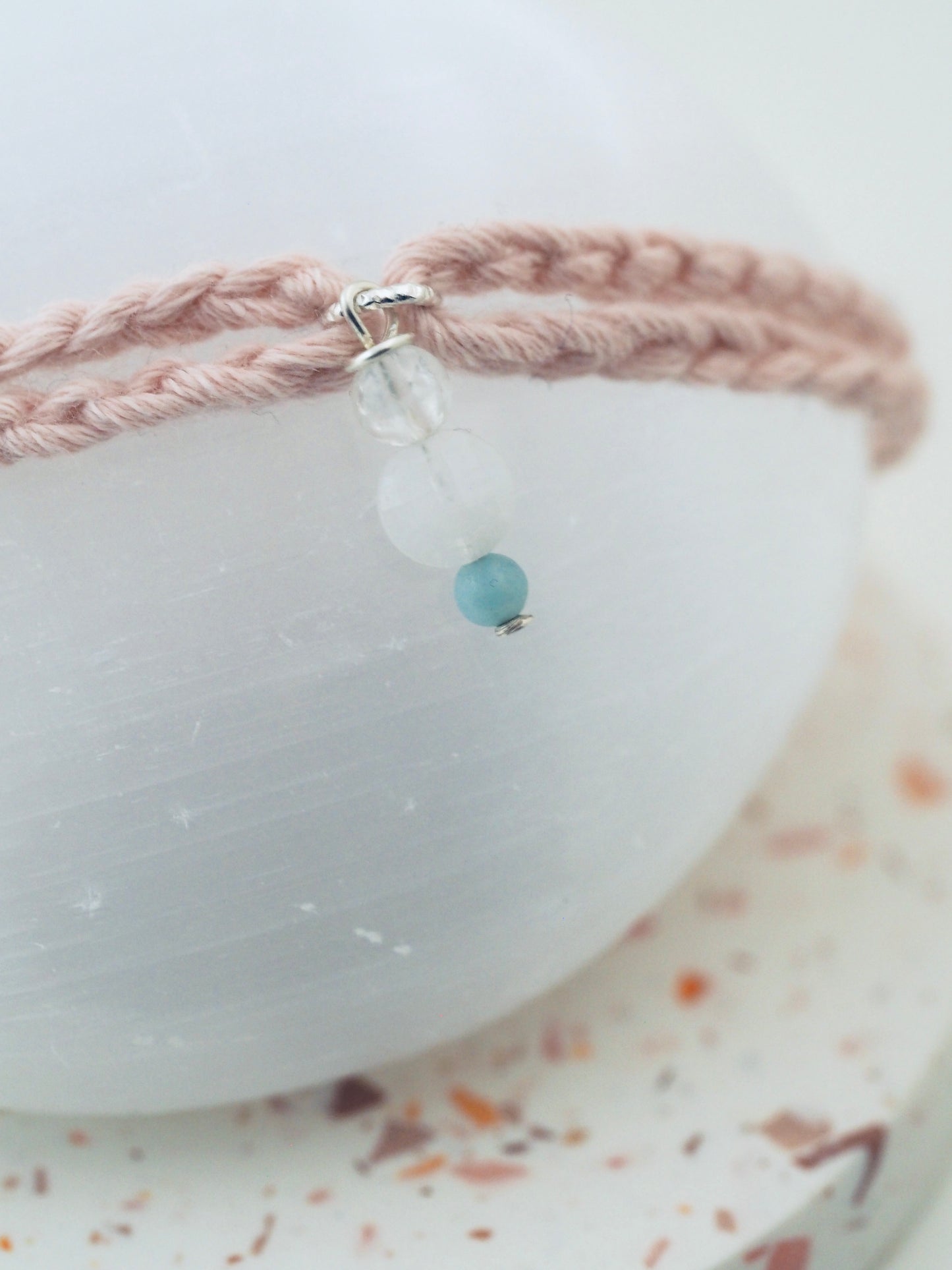 Bracelet porte bonheur a nouer BISOUS SUCRÉS - Magicae
