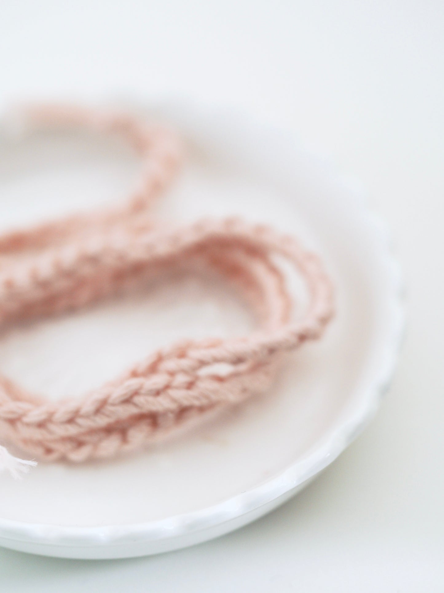 Bracelet porte bonheur a nouer BISOUS SUCRÉS - Magicae