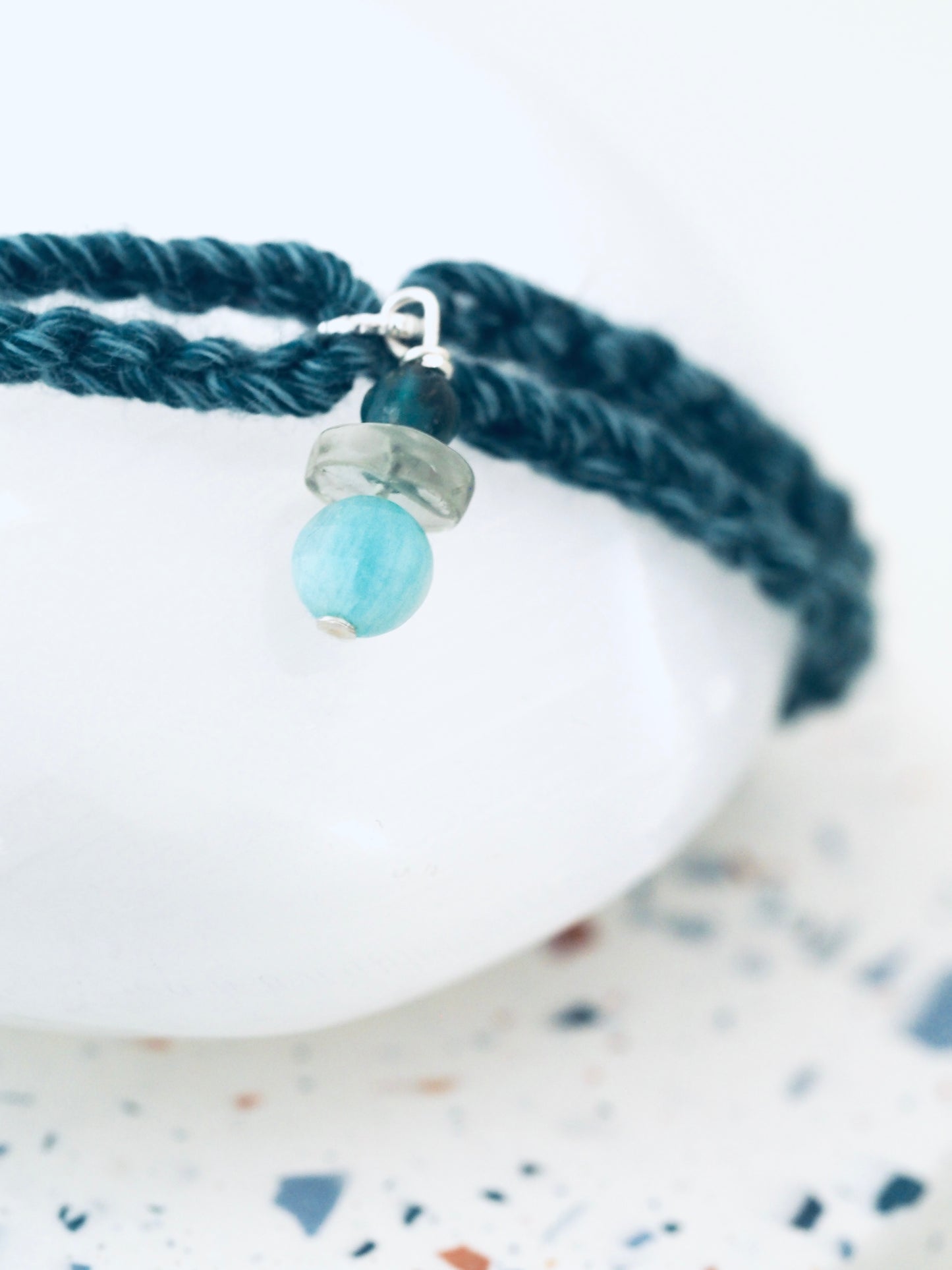 Bracelet porte bonheur a nouer SOUVENIRS D’ENFANCE - Magicae
