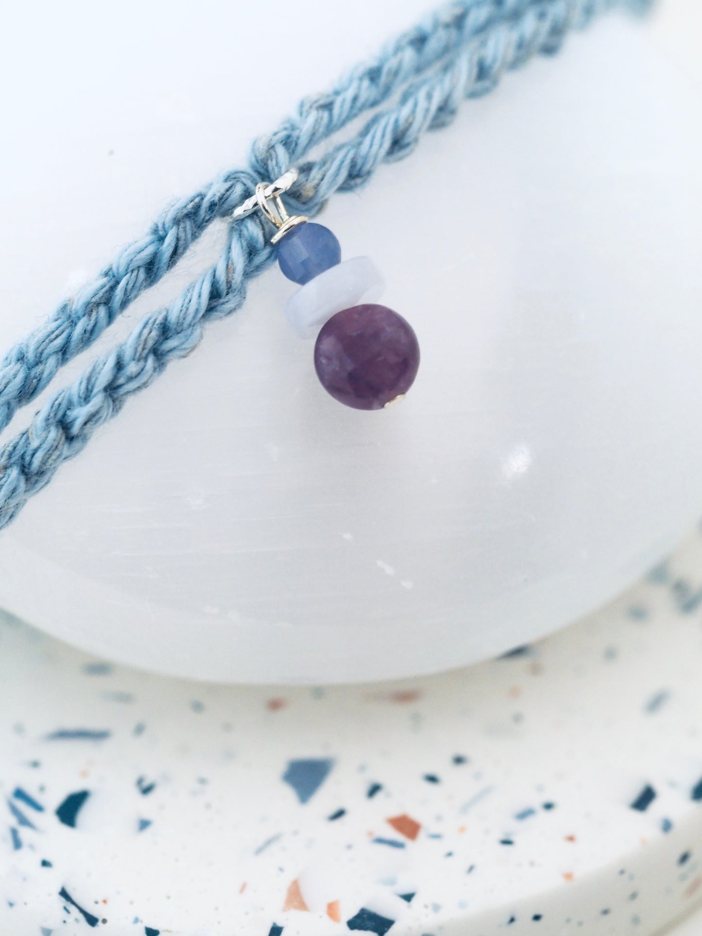 Bracelet porte bonheur a nouer LIVRE & BAIN MOUSSANT - Magicae
