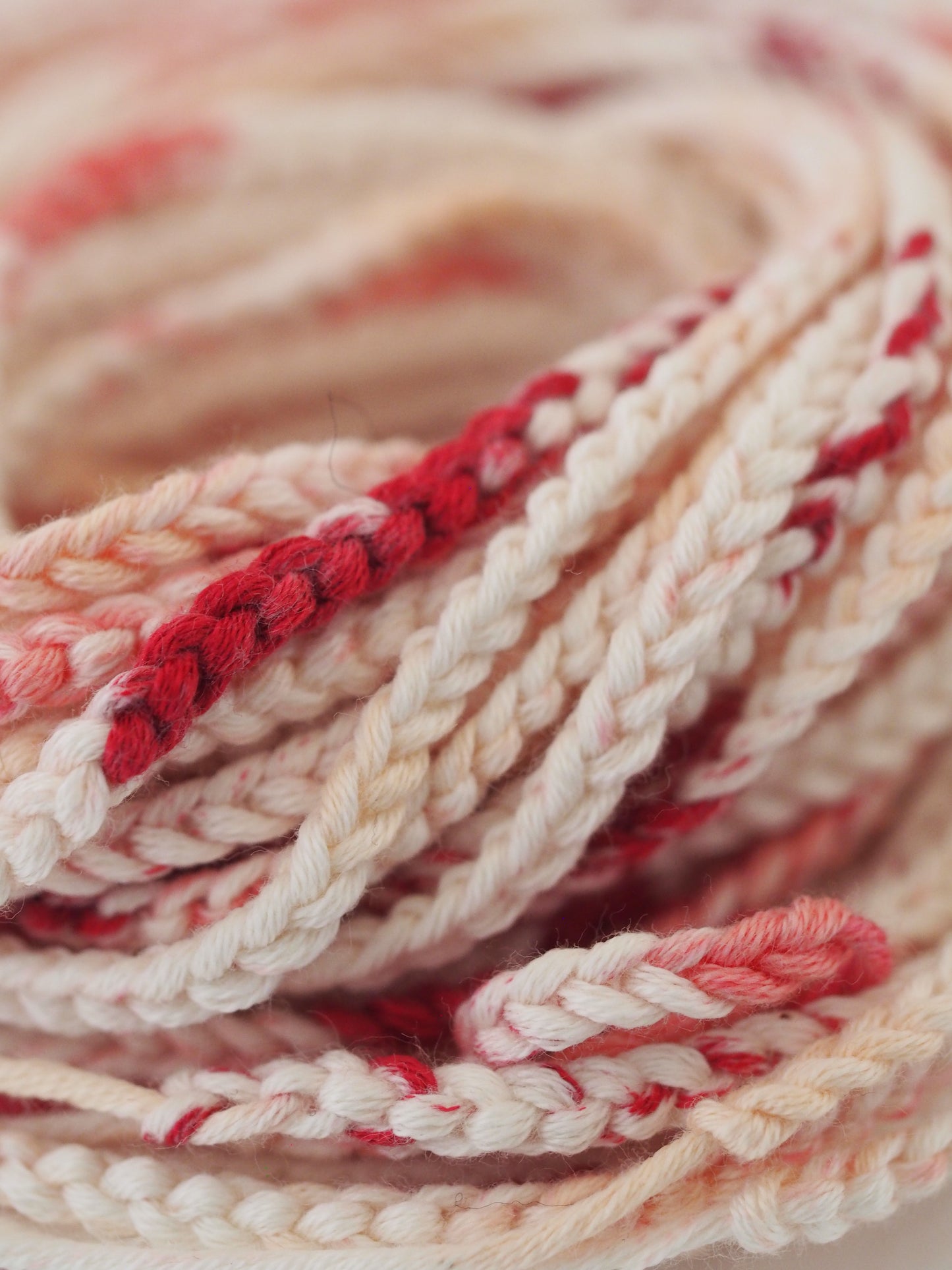 Bracelet porte bonheur a nouer French kiss - Magicae