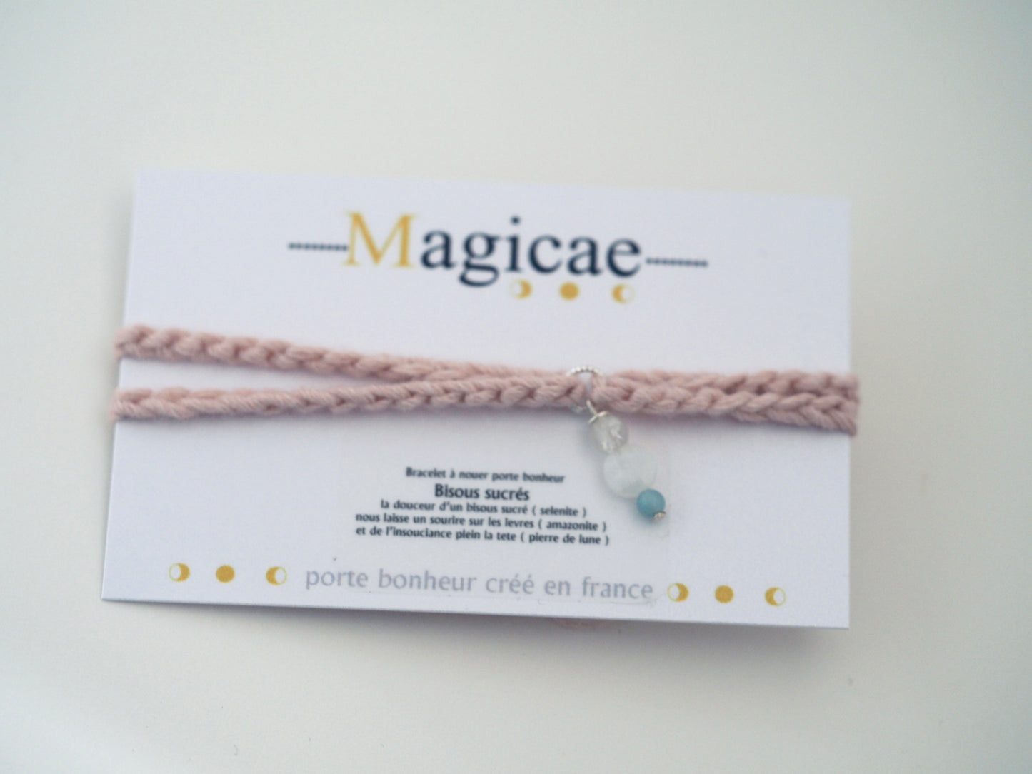 Bracelet porte bonheur a nouer BISOUS SUCRÉS - Magicae