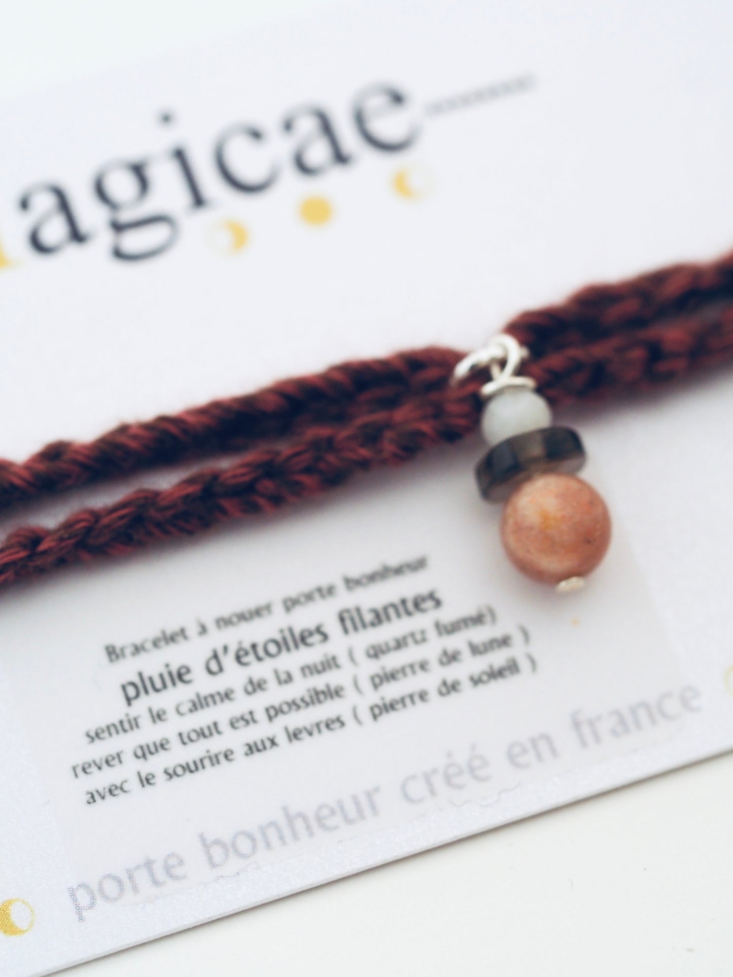 Bracelet porte bonheur a nouer PLUIE D’ÉTOILES FILANTES - Magicae