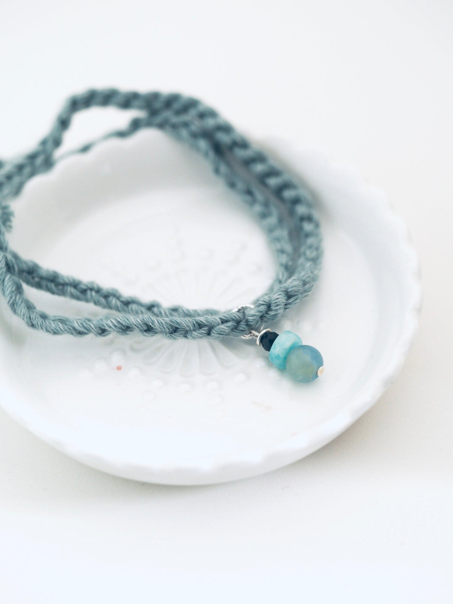 Bracelet porte bonheur a nouer APRÈS LA PLUIE - Magicae