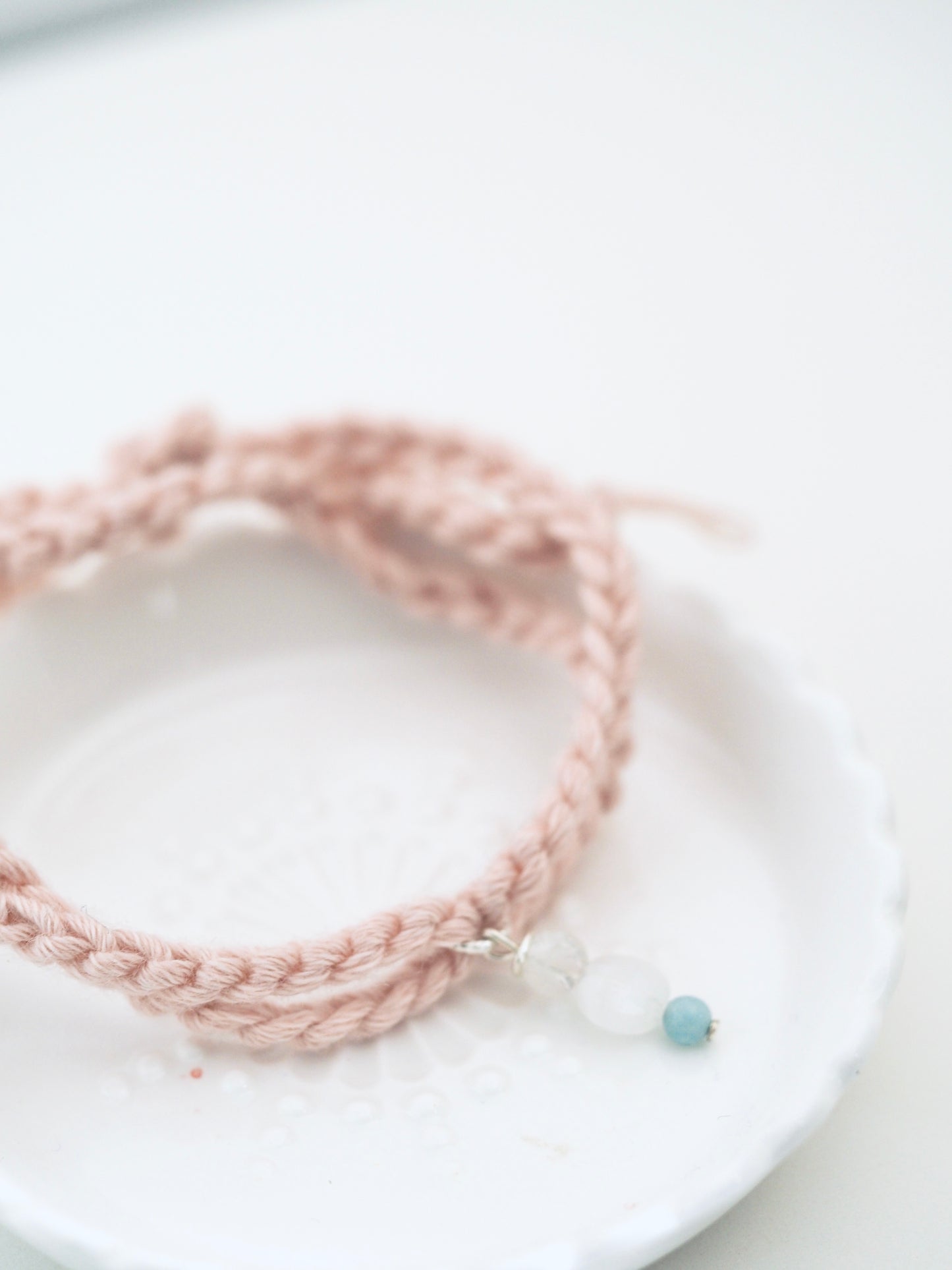 Bracelet porte bonheur a nouer BISOUS SUCRÉS - Magicae