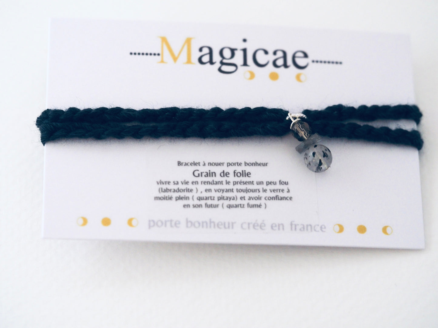 Bracelet porte bonheur a nouer GRAIN DE FOLIE - Magicae