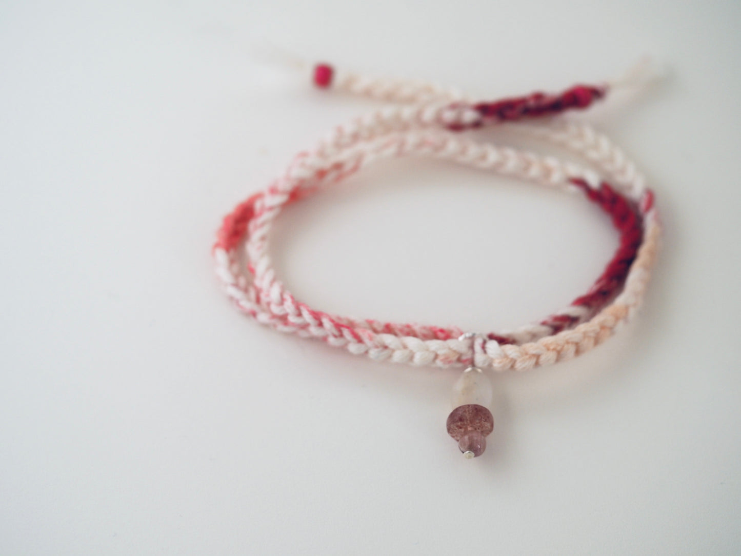 Bracelet porte bonheur a nouer French kiss - Magicae