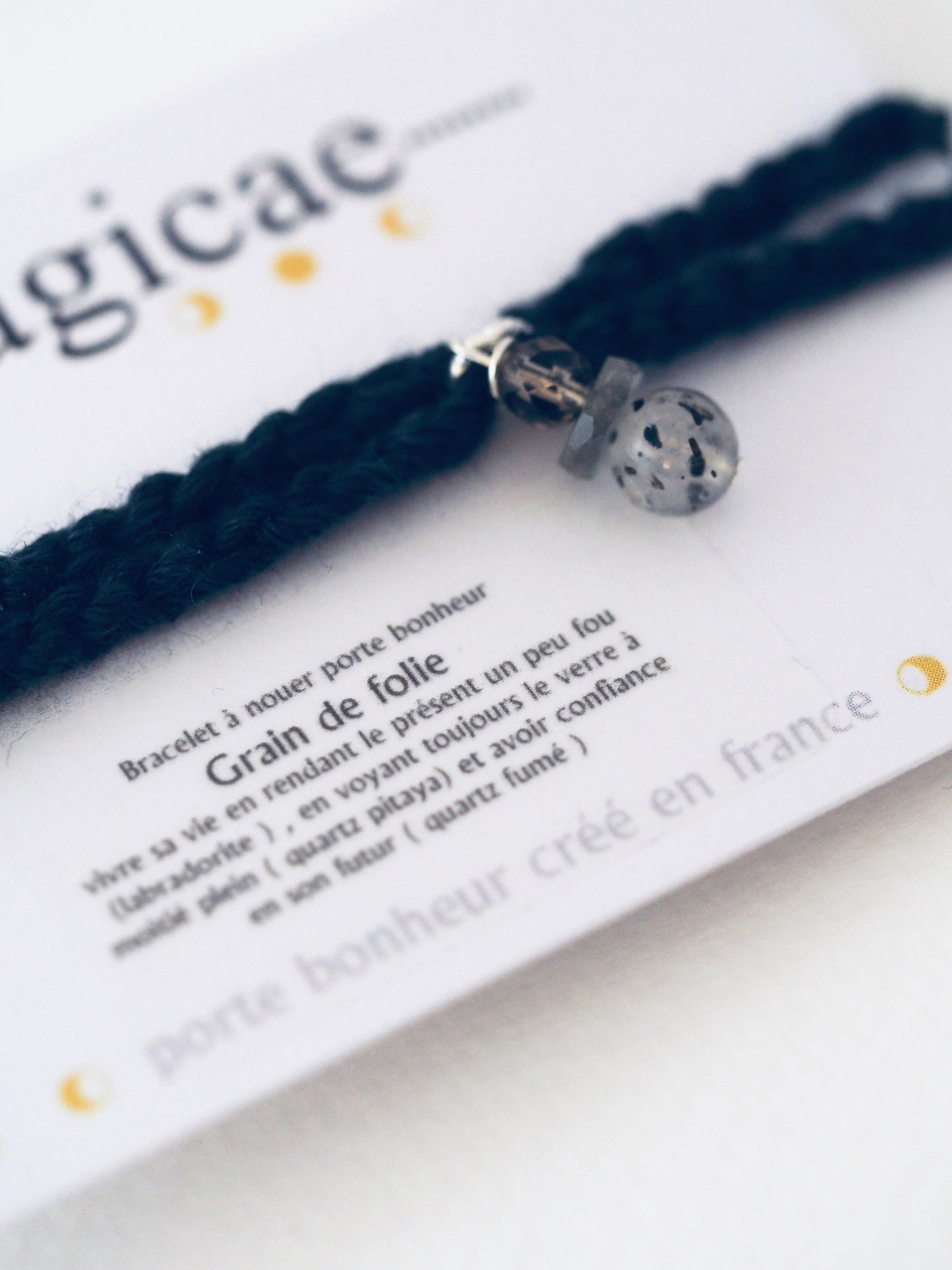 Bracelet porte bonheur a nouer GRAIN DE FOLIE - Magicae