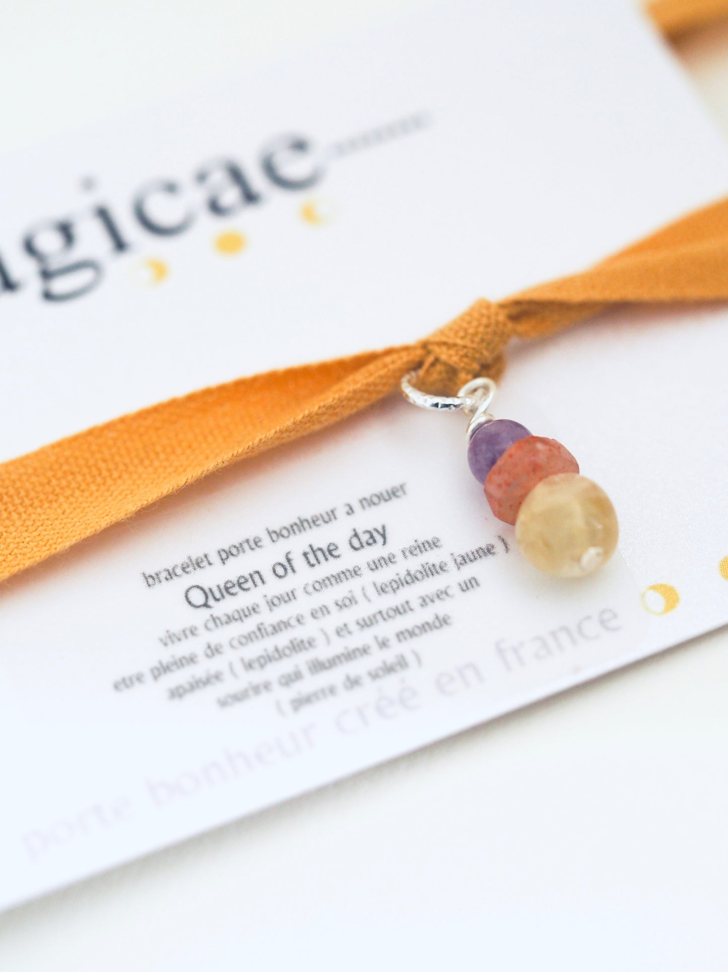 Bracelet porte bonheur a nouer QUEEN OF THE DAY - Magicae