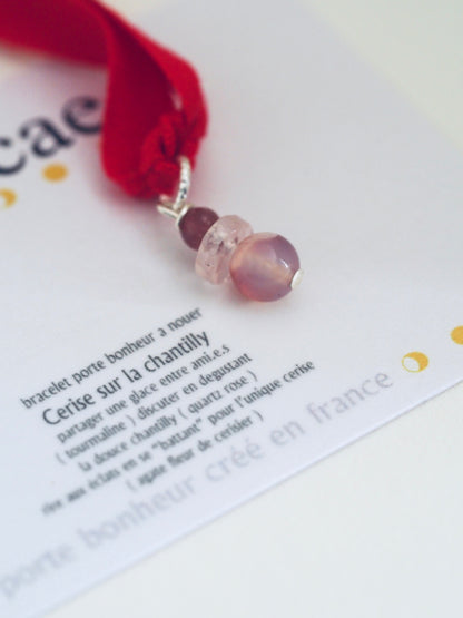 Bracelet porte bonheur a nouer CERISE SUR LA CHANTILLY - Magicae