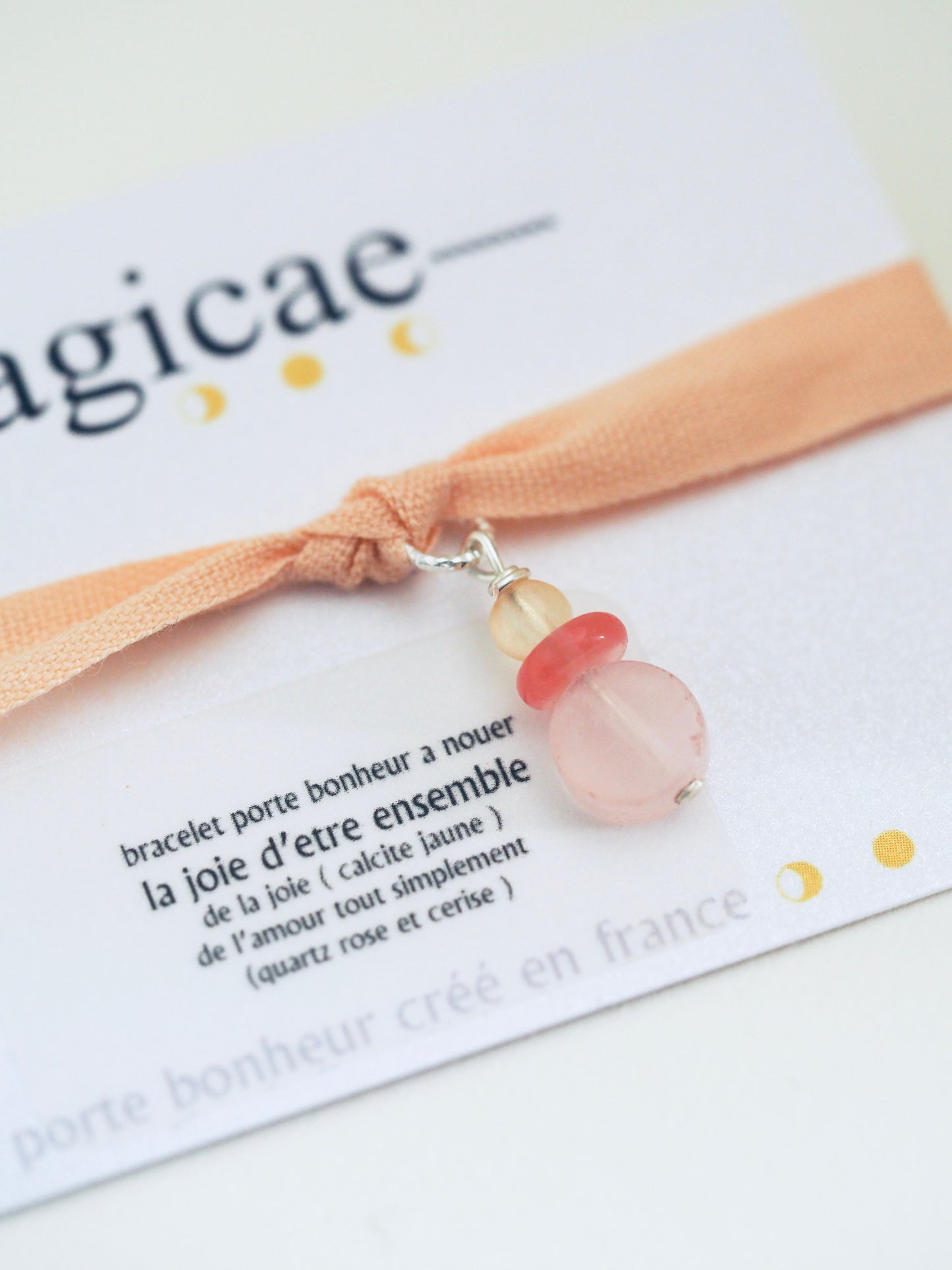 Bracelet porte bonheur a nouer  La joie d’être ensemble - Magicae