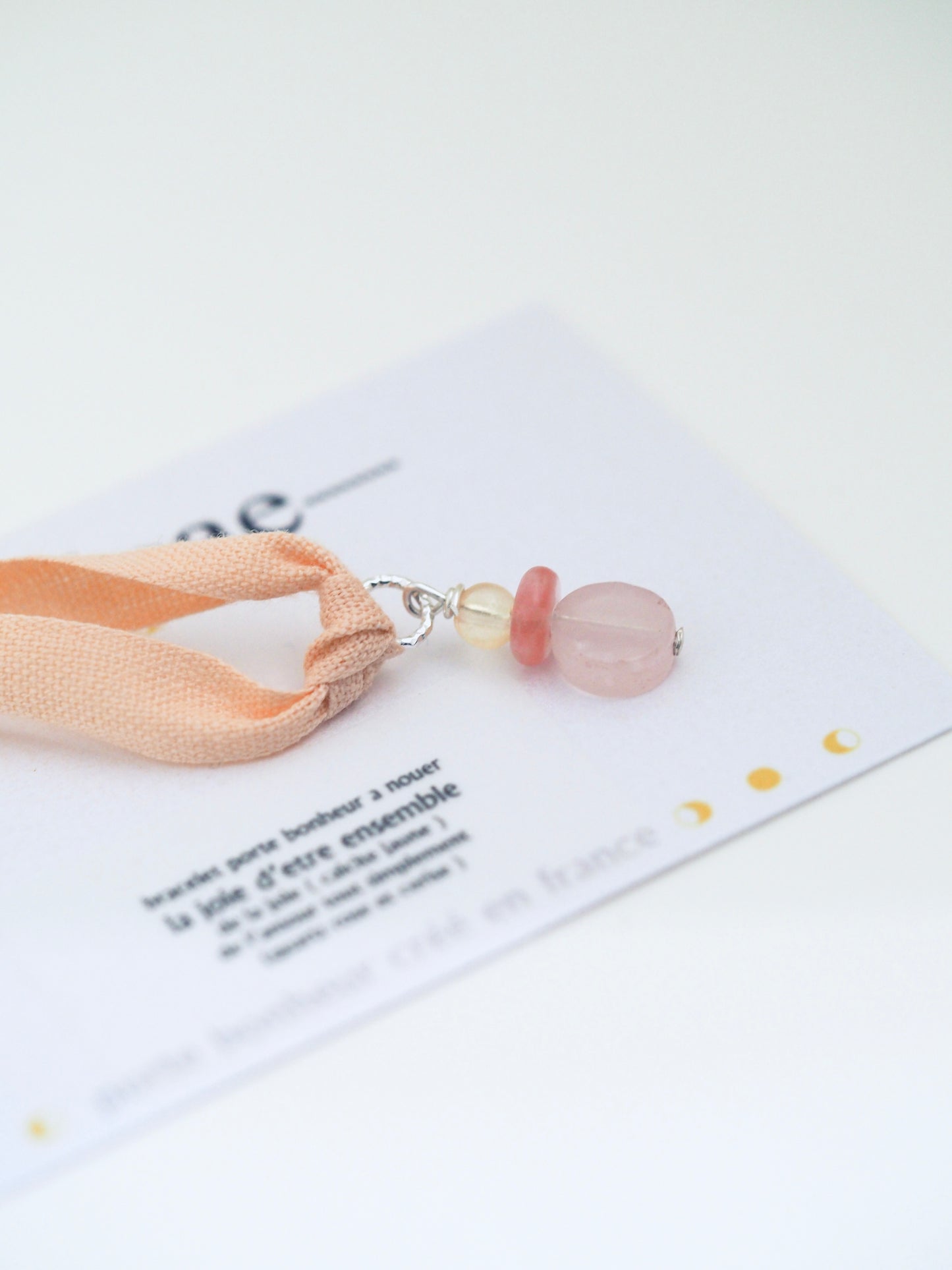 Bracelet porte bonheur a nouer  La joie d’être ensemble - Magicae