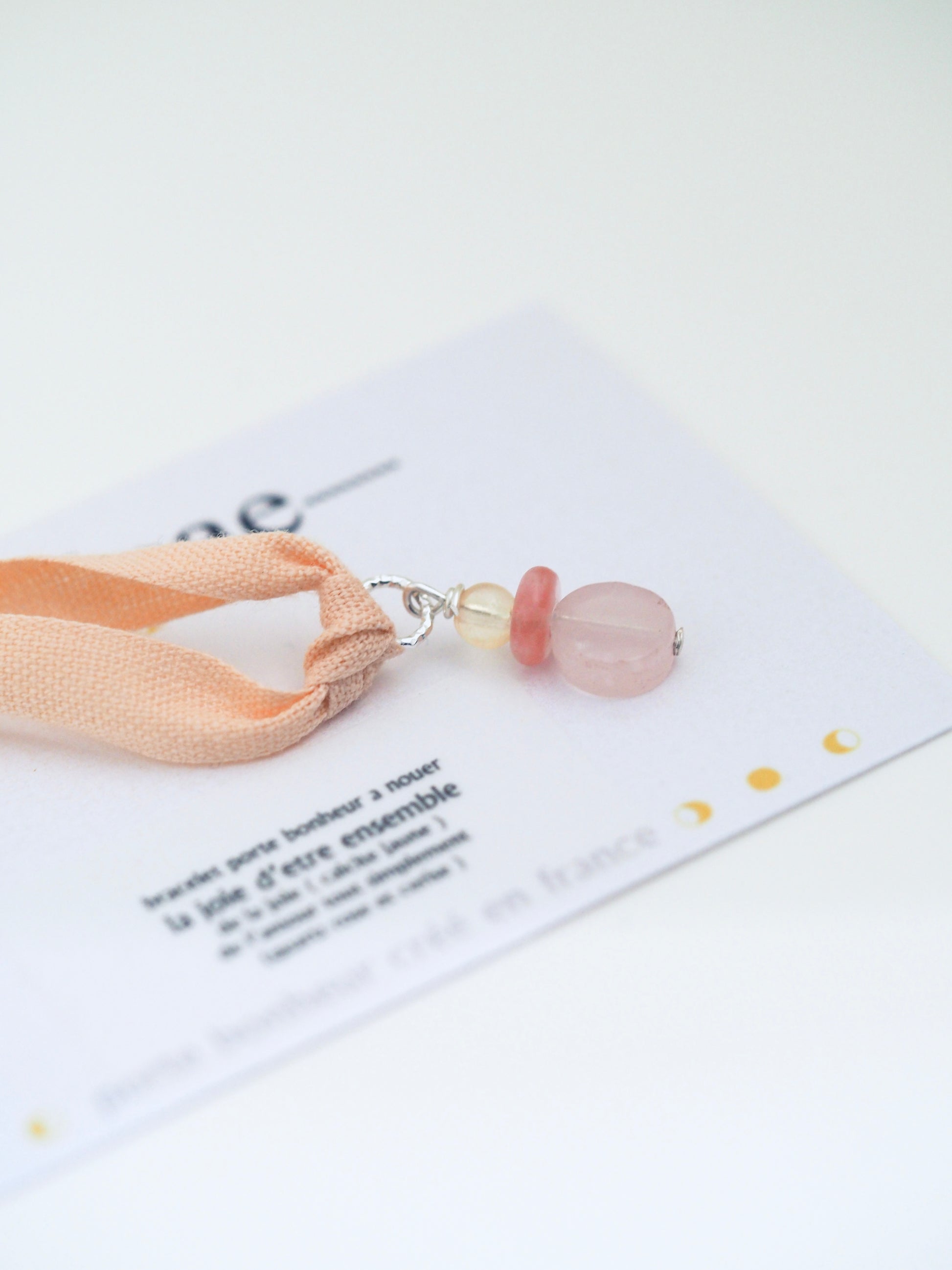 Bracelet porte bonheur a nouer  La joie d’être ensemble - Magicae