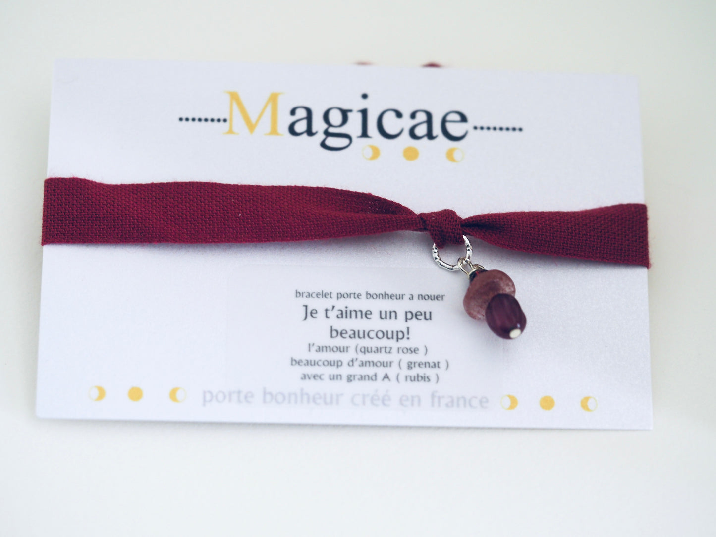 Bracelet porte bonheur a nouer JE T’AIME UN PEU BEAUCOUP - Magicae