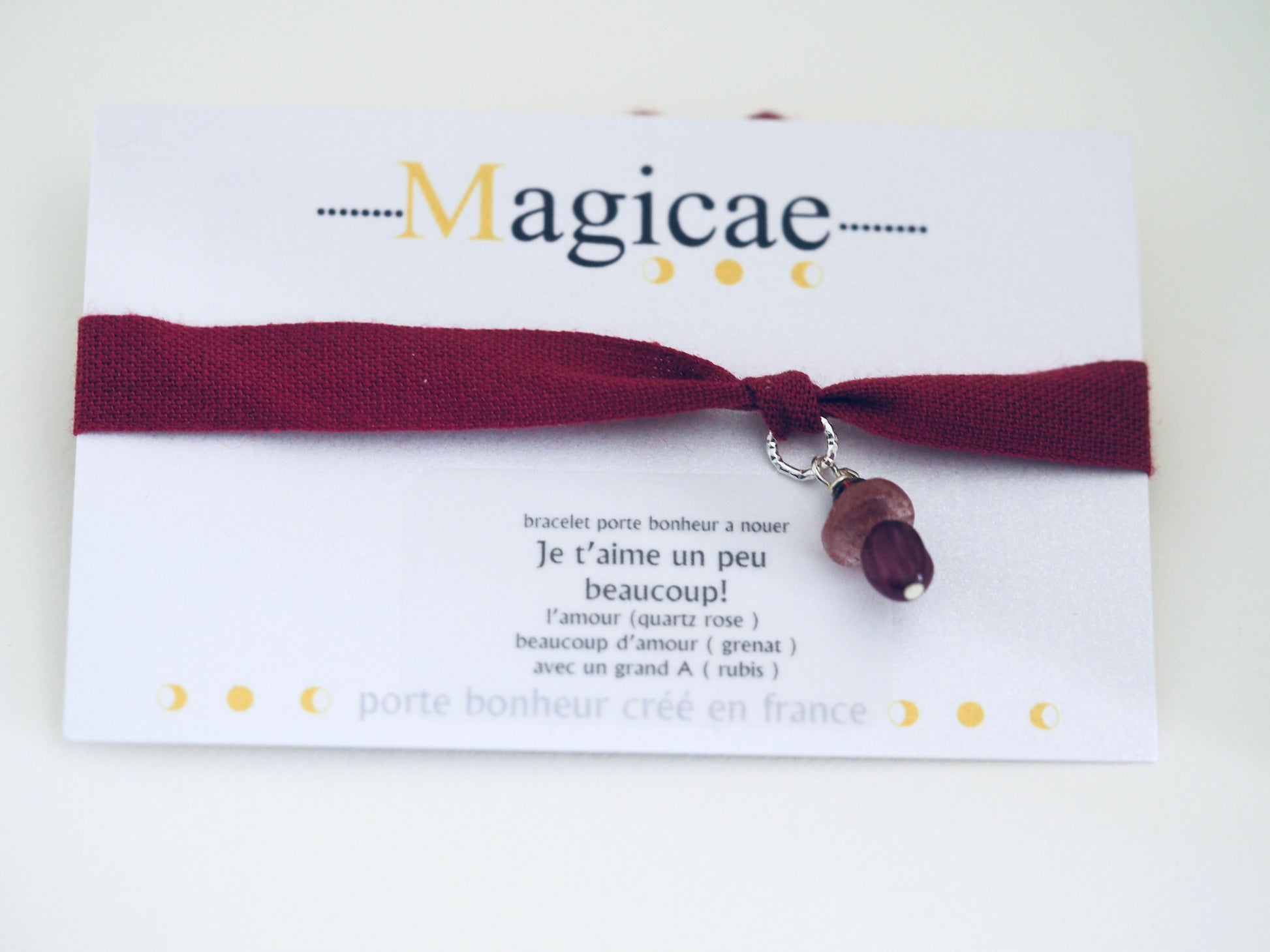 Bracelet porte bonheur a nouer JE T’AIME UN PEU BEAUCOUP - Magicae