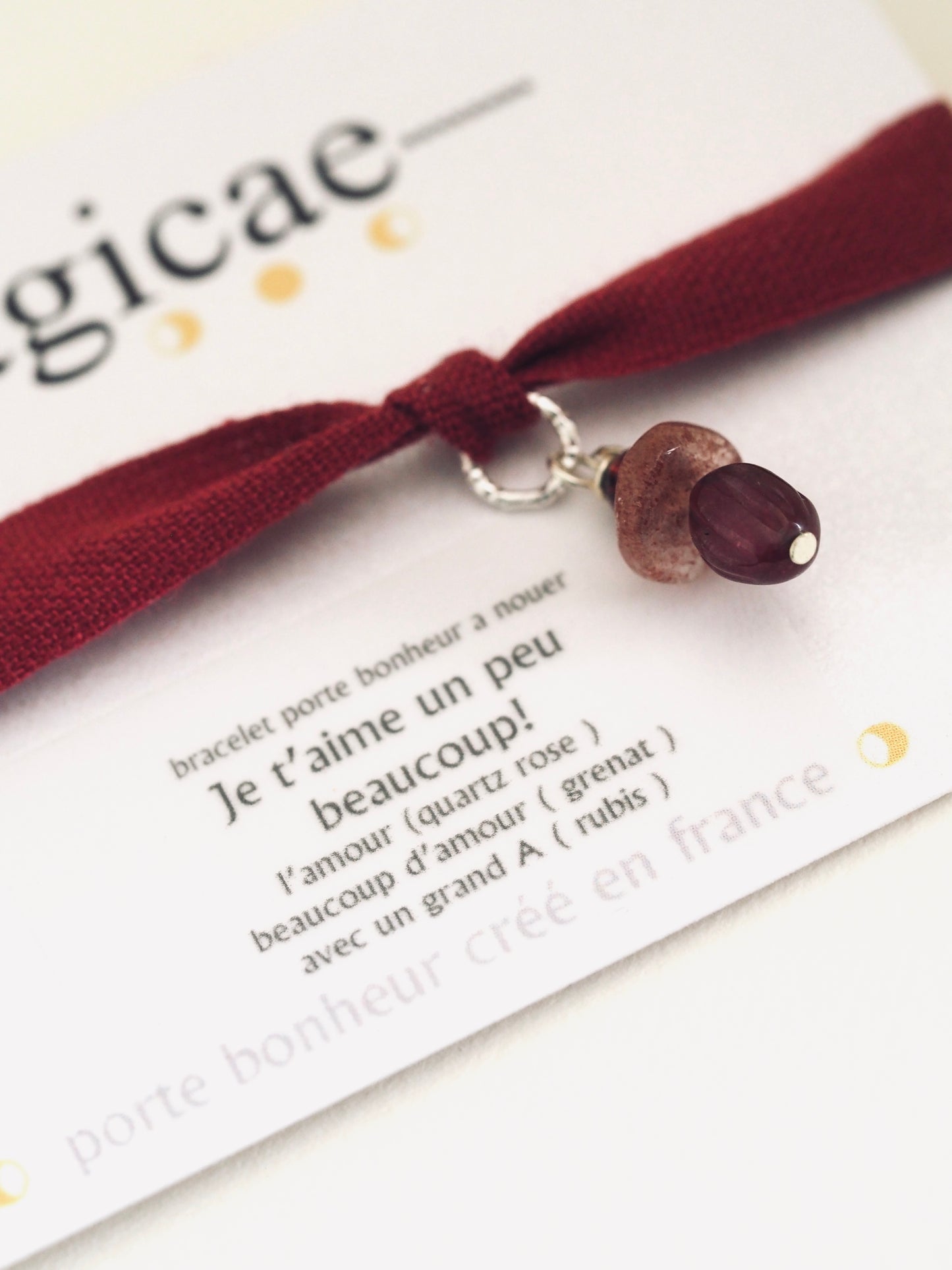 Bracelet porte bonheur a nouer JE T’AIME UN PEU BEAUCOUP - Magicae