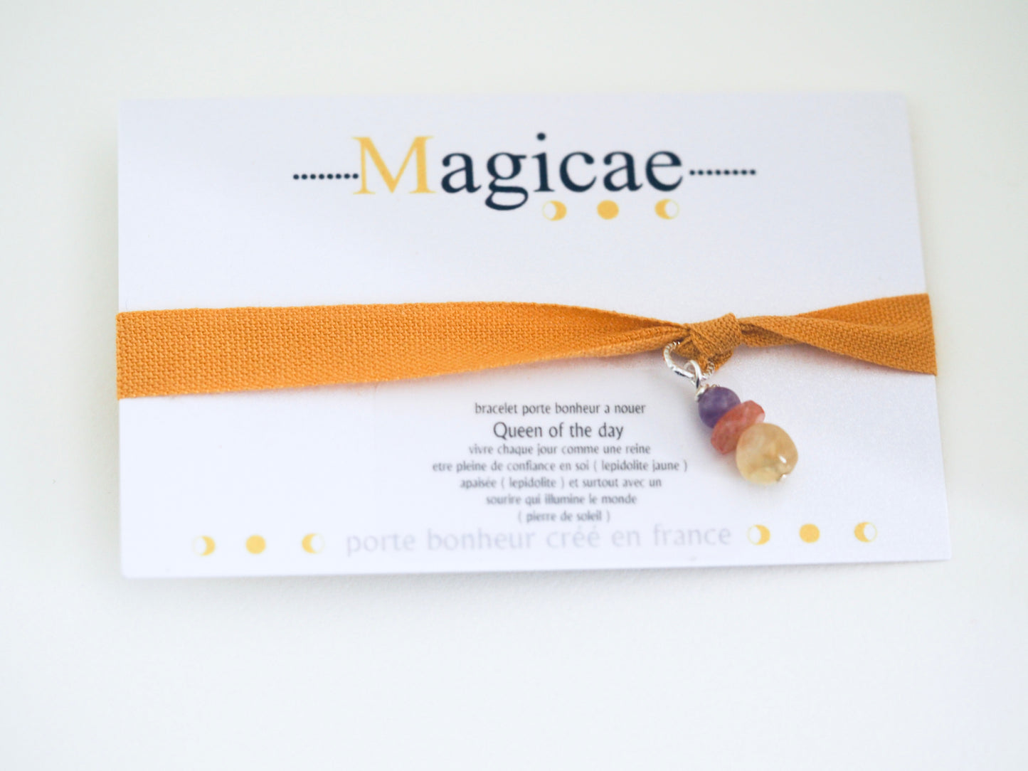 Bracelet porte bonheur a nouer QUEEN OF THE DAY - Magicae